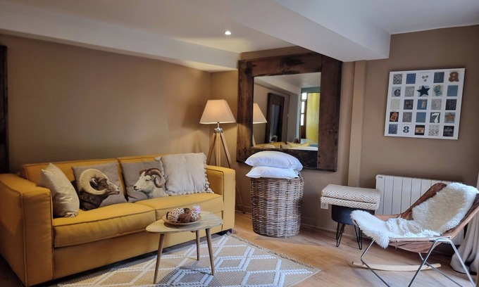 Honfleur Apartment | La P’tite Toile du Clocher|Terrace | City Centre | 2 Guests