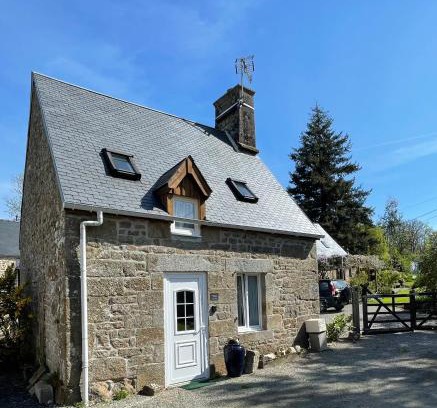 Saint-Michel-de-Montjoie House | La Petit Fleur - the little flower, cosy cottage