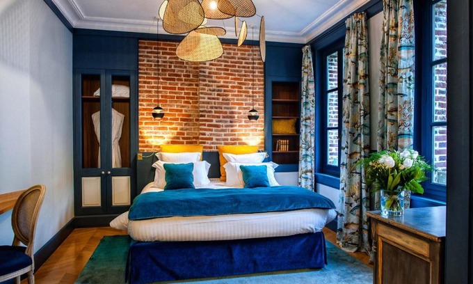 Honfleur Bed & Breakfast | La Petite Folie