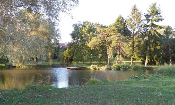 Vignoux-sous-les-Aix Bed & Breakfast | LA PETITE NOUE