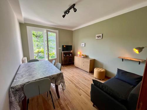 Oust House | La Petite Ourse maison de village à Oust