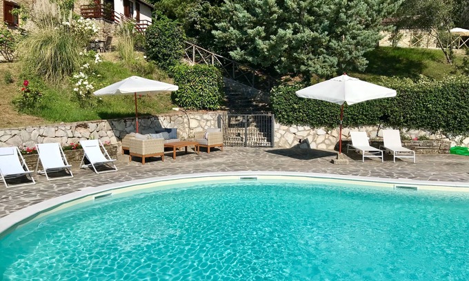 Monteluiano House | La Piscina Apartment - Agriturismo La Panoramica Gubbio Maison de Charme