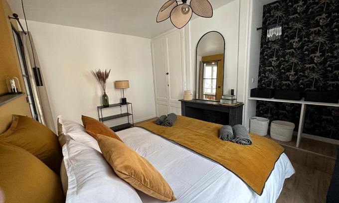 Quartier Vieux Marche-Cathedrale Apartment | La place d'Henri, Rouen centre