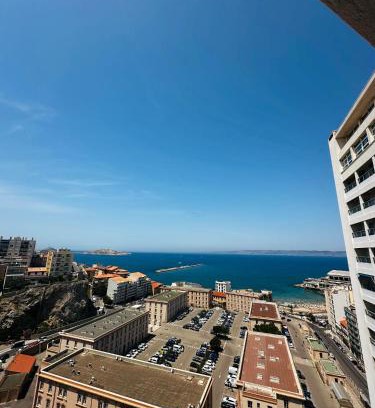 Le Pharo Apartment | La plage