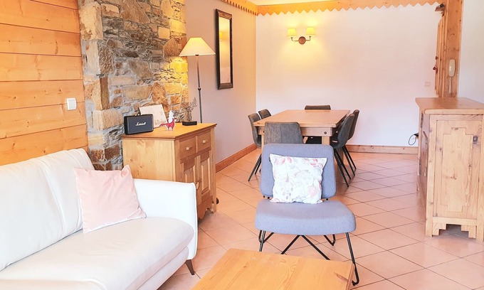 Aime Apartment | LA PLAGNE - 3 bedroom apartment, ski in, Residence 4 * with swimming pool