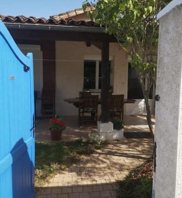 Vouneuil-sous-Biard House | La Porte Bleue