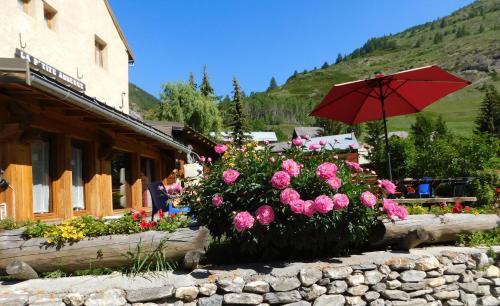Aiguilles House | La Ptite Auberge