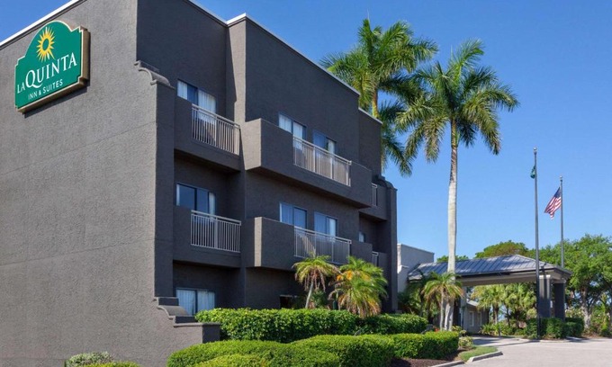 Truckland Hotel | La Quinta by Wyndham Ft. Myers - Sanibel Gateway