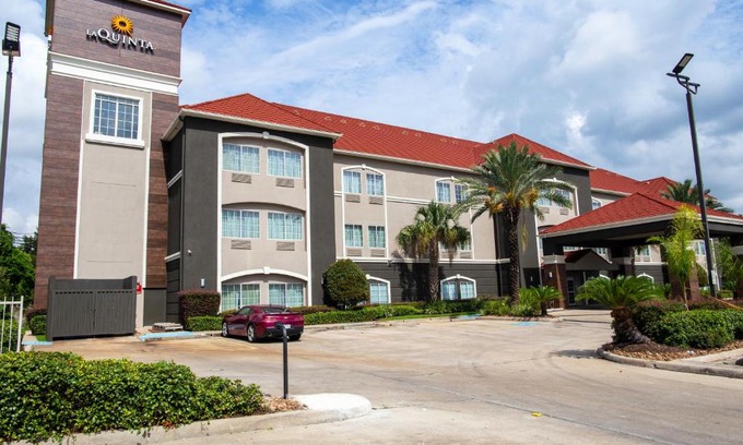 North Shore Hotel | La Quinta by Wyndham Houston East at Normandy