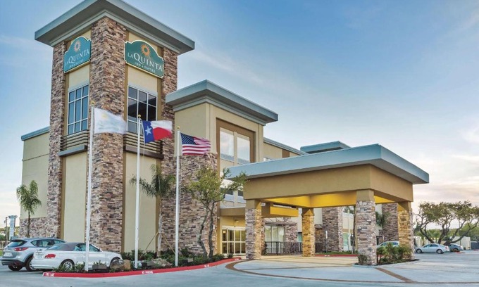 Fulton Hotel | La Quinta by Wyndham Rockport - Fulton