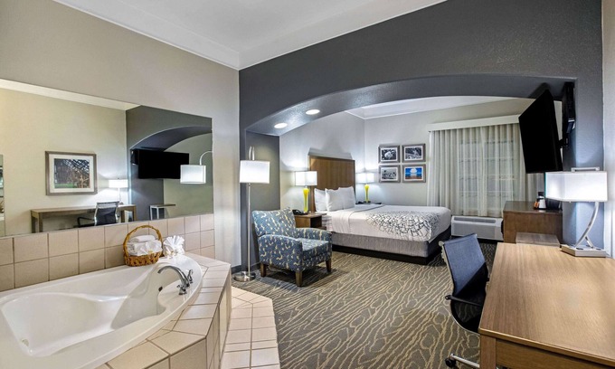 Ripon Hotel | La Quinta Inn & Suites by Wyndham Manteca - Ripon