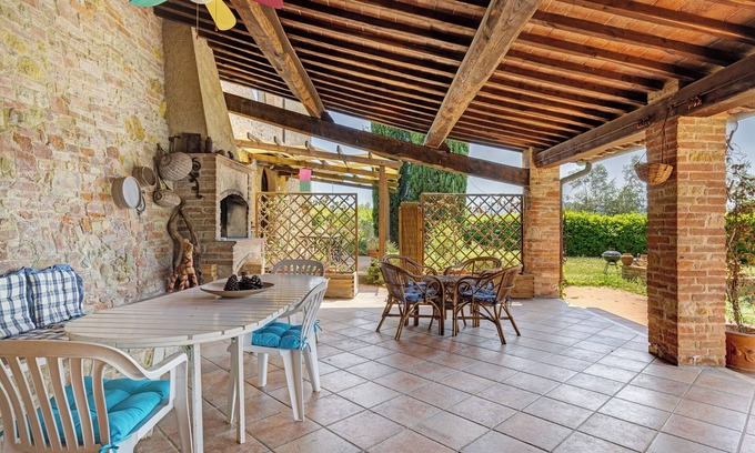 San Gimignano House | 'La Ripa - Master Apartment' with Shared Pool & Wi-Fi
