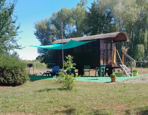 Larnaud Other | La roulotte au bord de l'étang