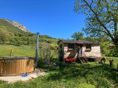 Entrepierres Other | La roulotte de la croix