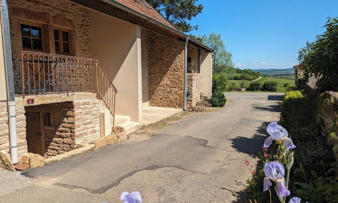 Burnand Cottage | La Saugeraie - Renovated cottage for 2 in historic village