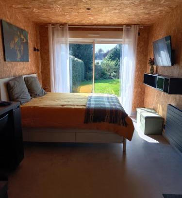 Benouville Bed & Breakfast | La Studette