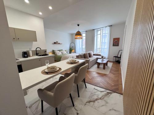 Lons-le-Saunier Apartment | La Suite Asmée - Centre-ville Lons-le-Saunier