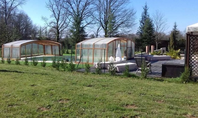 Lussas-et-Nontronneau Bed & Breakfast | La Table de Pierre