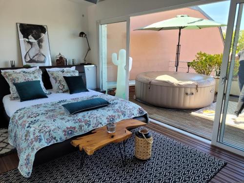 Donville-les-Bains Apartment | La terrasse, jacuzzi et vue mer à 100m de la plage