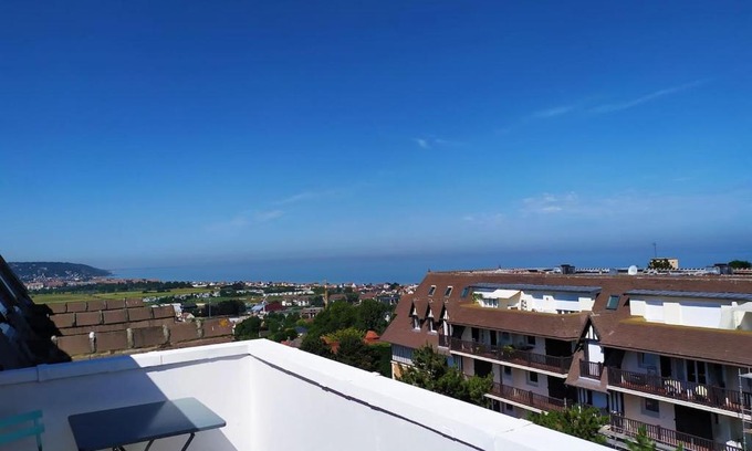 Blonville-sur-Mer Apartment | La terrasse vue mer à 5 min de la plage