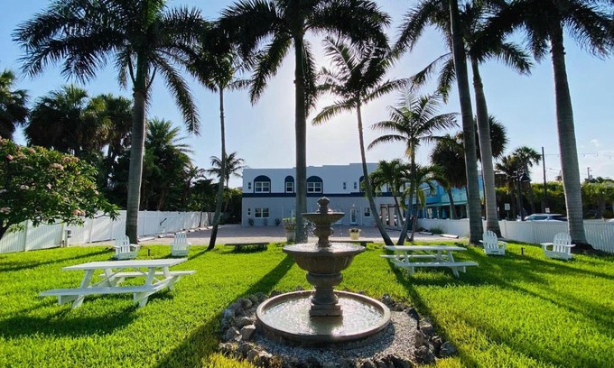 Pass-a-Grille Historic District Apartment | La Tortuga Historic Pass A Grille St Pete Beach 9