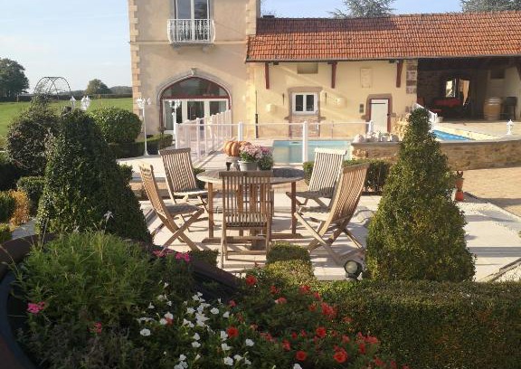 Essertenne House | La Tour D'Elaine