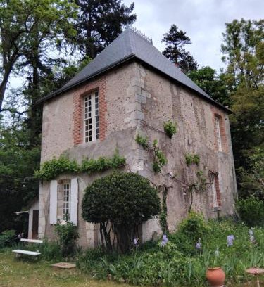 Saint-Firmin-sur-Loire House | La Tour Des Douves