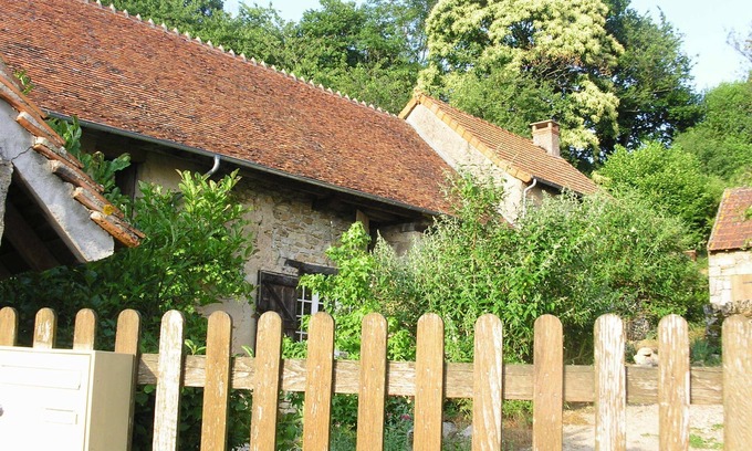 Marcilly-la-Gueurce Bed & Breakfast | La Tour