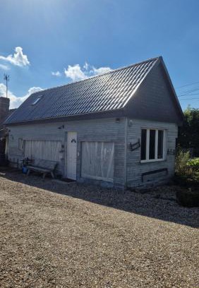 Honguemare-Guenouville House | La tranquille maison bleue