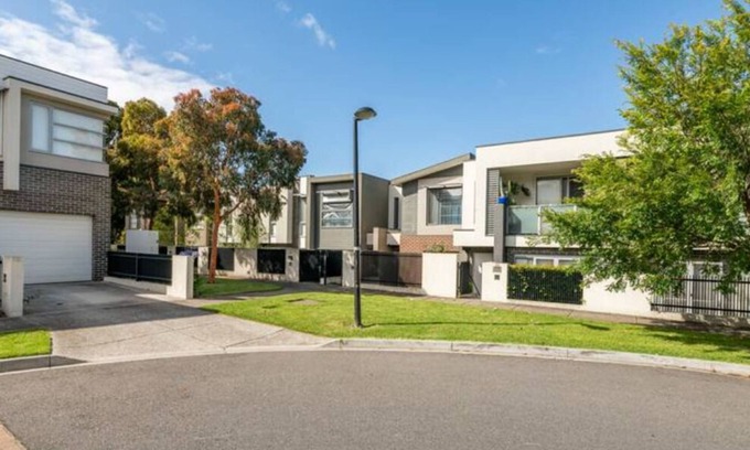 Bundoora House | La Trobe Uni 3B townhouse Bundoora