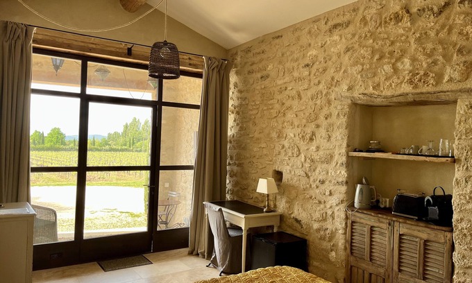 Bonnieux Bed & Breakfast | La Verrière, Très Jolie Chambre Indépendante Avec Courette Abritée