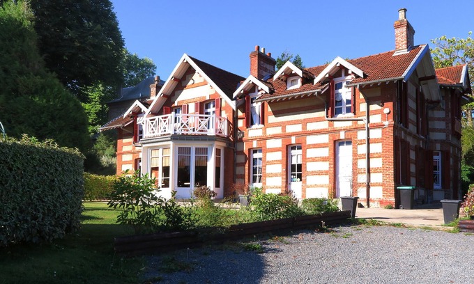 Cricqueboeuf House | La Villa des Rosiers