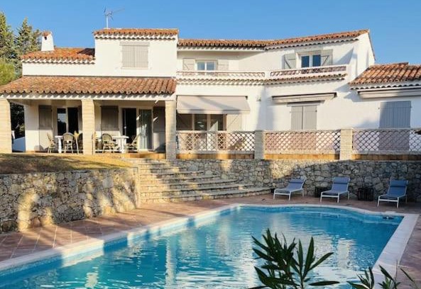 Saint-Aygulf Villa | La Villa du Roc, grandiose, 5mn à pied de la mer