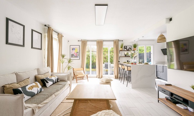 Magny-le-Hongre House | La Villa Nova Pomponne - 3 chambres et jardin