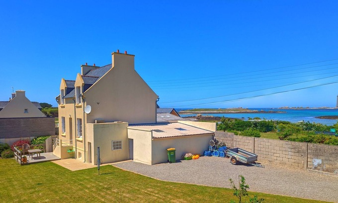 Plouguerneau Villa | La Villa Ty Reun - Sea view and Beach at 100m