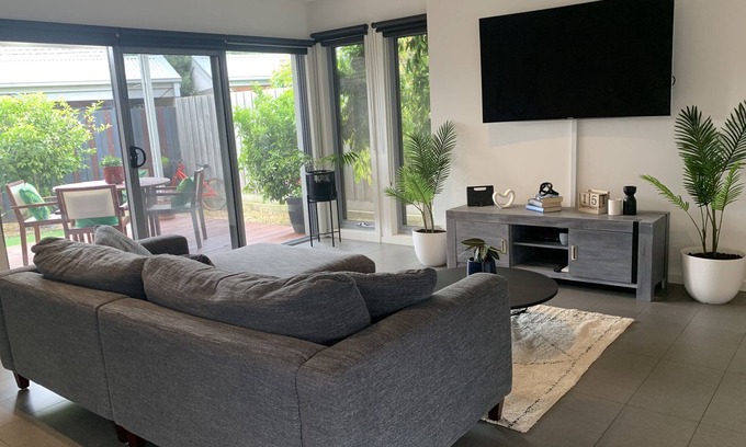 Newtown House | La Vuelta - centrally located townhouse