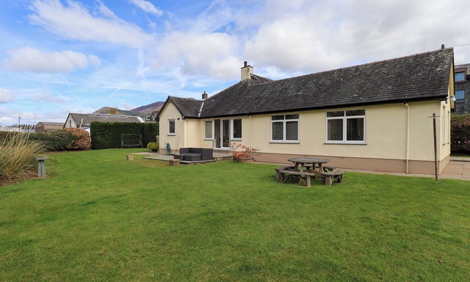 Keswick House | LAAL FIELD HOUSE, pet friendly, with a garden in Keswick