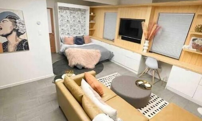 Roosevelt Apartment | Lady Day’s Hideaway🧡 Downtown Arts district studio