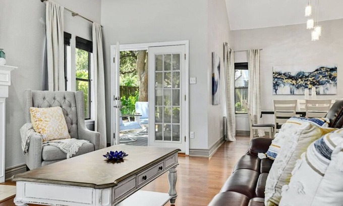 Milwood House | 'Lady Luxe' Amazing Yard! Pet Friendly!
