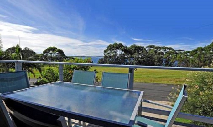 Bendalong House | Lagava across from waterfont