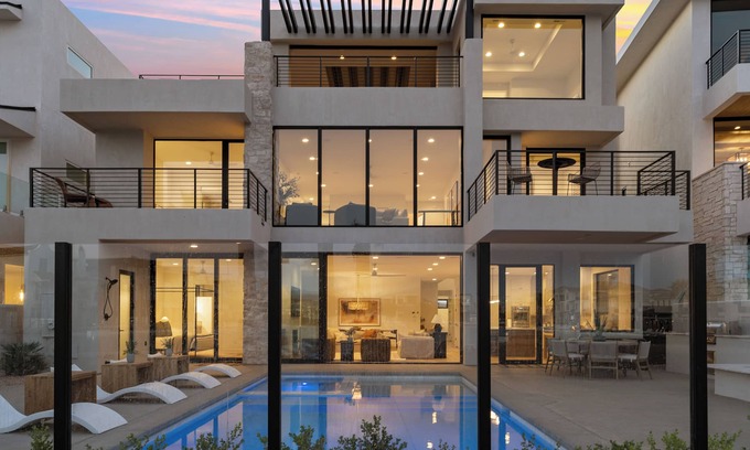 St. George House | Lagoon Life Beach House: Private Pool, Lagoon + Beaches