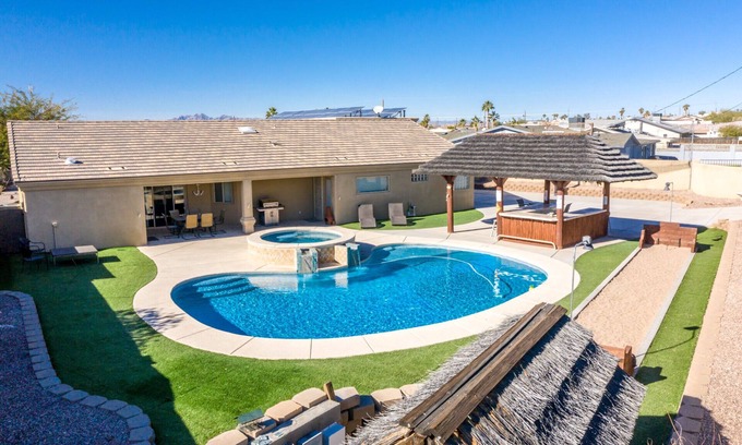 Lake Havasu City House | LAGOON STYLE OASIS! HUGE ENTERTAINING YARD!
