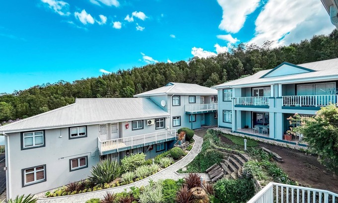 Knysna Apartment | Lagoon View Retreat-Stylish 2BR in Central Knysna