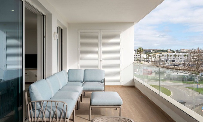 Lagos Apartment | Lagos Marina View 3 With Pool by Homing