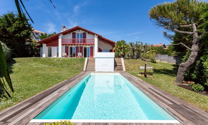 Bidart House | LAGUNAK - 5 Bedroom Basque House with swimming pool 250m from the Beach - BARNES