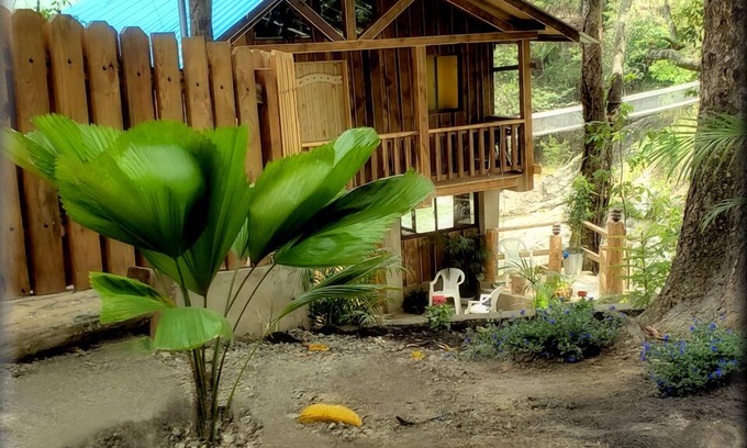 Jarabacoa Cabin | Laid Back Cabin overlooking the river