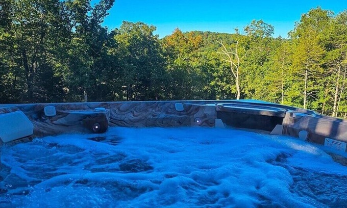 Eureka Springs House | Lake Access, swim and cool off! Kayaks and boards!