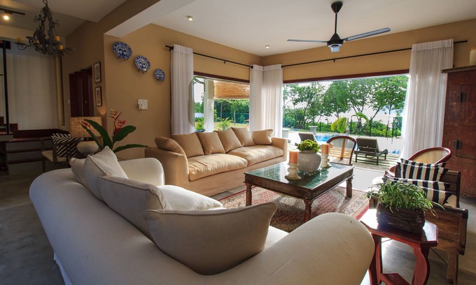 Hikkaduwa Villa | Lake Arahtis Villa Hikkaduwa