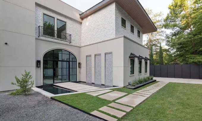 Green Park House | Lake Austin Waterfront Main House: Golf+Wake+SXSW