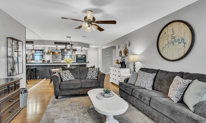 Table Rock Condo | Lake Bluff Retreat - 1st floor condo, pool, fitness center, sport courts, golf